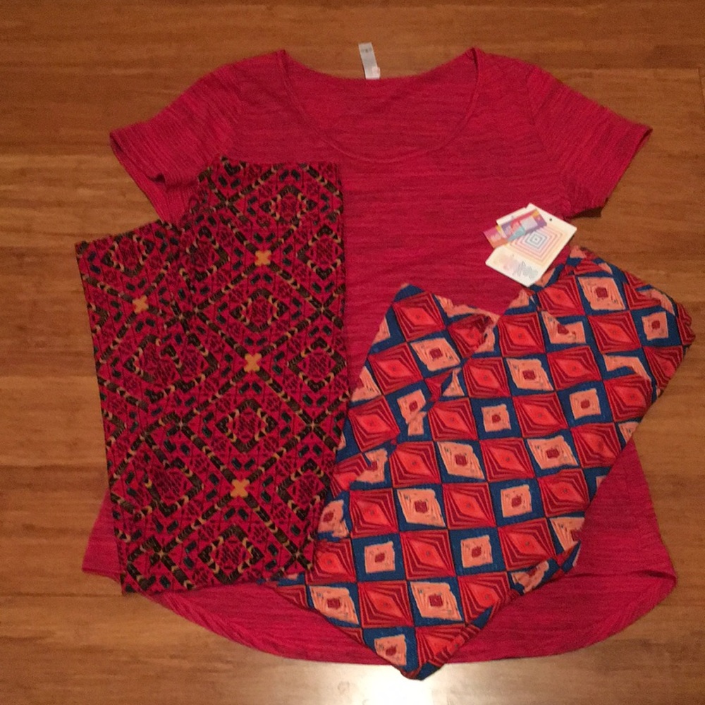 LuLaRoe Red patterned leggings and classic